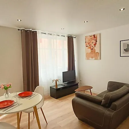 Foucault - - Au Coeur De Lourdes