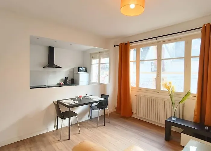 Daire Foucault - - Au Coeur De