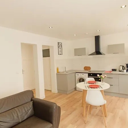 Foucault - - Au Coeur De Lourdes