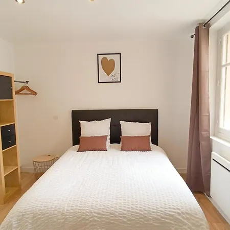 Foucault - - Au Coeur De Lourdes