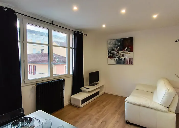 Foucault - - Au Coeur De Apartman *