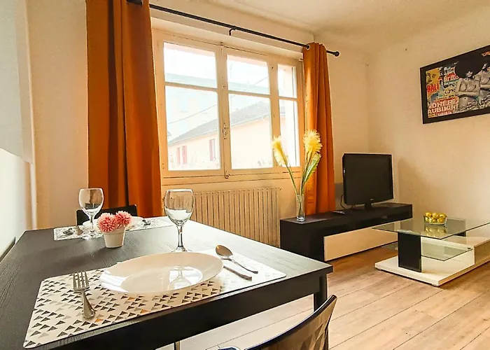 Foucault - - Au Coeur De Apartman *